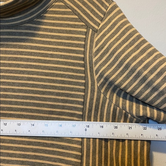 J Jill Seamed Mock Neck Top Women XL Petite Tan Gray Stripe 100% Cotton Pullover - Picture 10 of 12